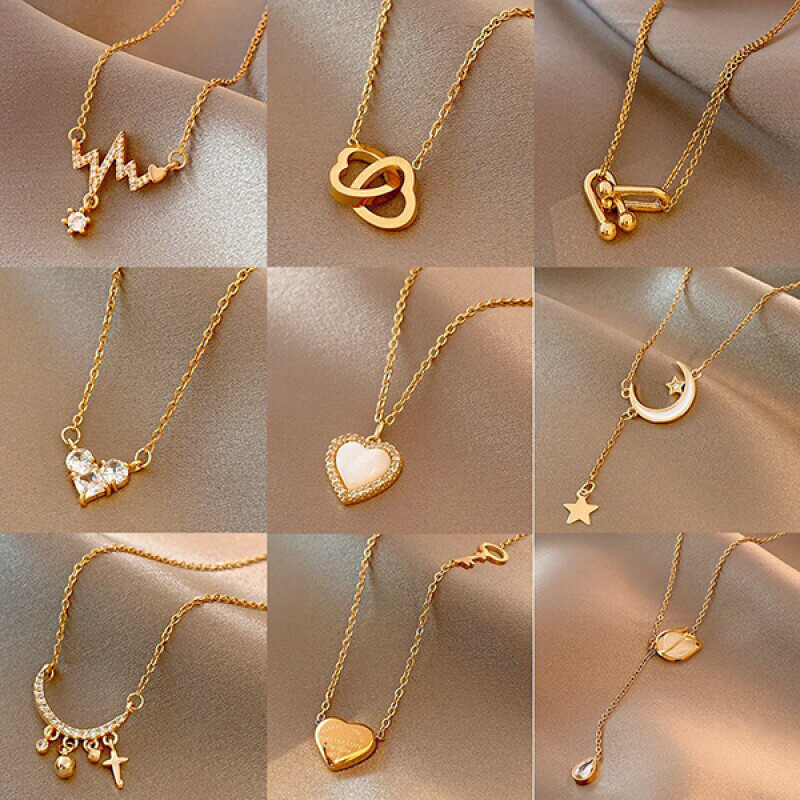 Korean Version of the Trendy Fashion Titanium Steel Necklace Female Retro Sex Heart Clavicle Chain Ins Wind Pendant.