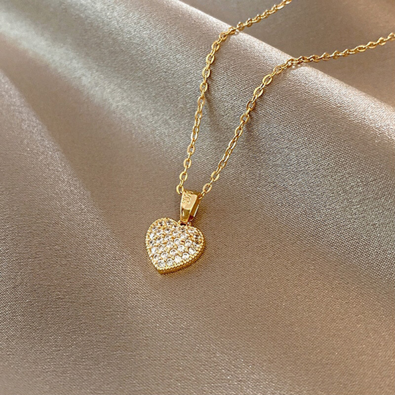 Korean Version of the Trendy Fashion Titanium Steel Necklace Female Retro Sex Heart Clavicle Chain Ins Wind Pendant.